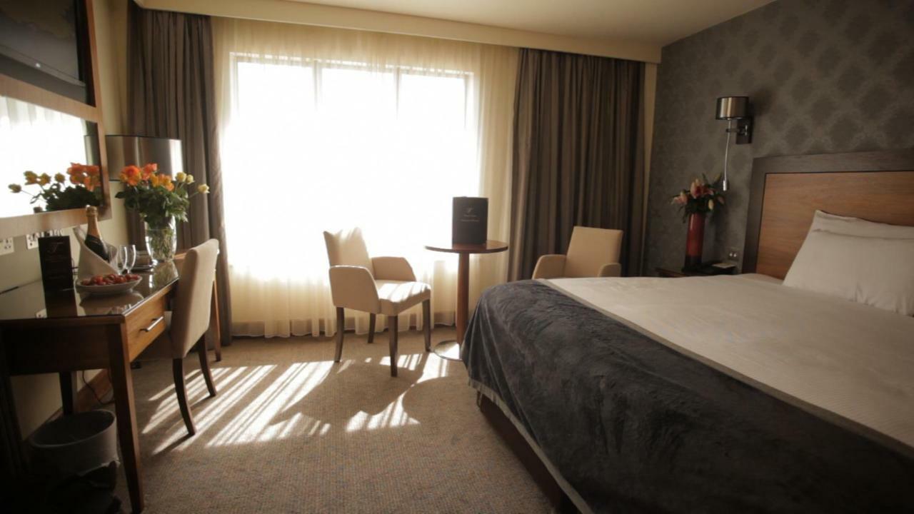 Treacys Hotel & Leisure Centre Waterford Bagian luar foto